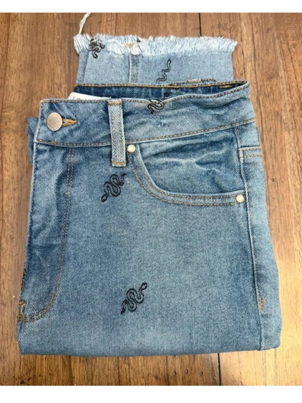 Mom Jeans With Embroidery Details size 9